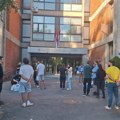 Studenti Filozofskog u Novom Sadu traže pomoć: „Dekan uleteo na fakultet, zamenio bravu, preti disciplinskim“