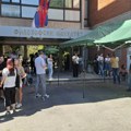 Studenti Filozofskog u Novom Sadu traže pomoć: „Dekan uleteo na fakultet, zamenio bravu, preti disciplinskim“ (VIDEO)