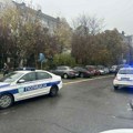 Prve fotografije sa mesta pucnjave na Novom Beogradu: Muškarac ubijen, sumnja se da je napadač pobegao ka zgradama FOTO