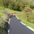 Novi asfalt u Lještanskom: Uređena važna putna deonica za meštane