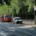Tragedija u Bulevaru kralja Aleksandra: Vozaču pozlilo za volanom, automobil pokosio parkirana vozila