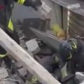 Мегаексплозија срушила зграду, има мртвих! Дечак и жена извучени из рушевина, у току је потрага за осталим станарима, језива…