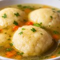 Nedeljni ručak uz ovaj recept biće ukusno iskustvo: Ove knedle za supu se tope u ustima, a pravi sastojak je - vreme