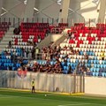 Pogledajte koliko navijača Partizana je došlo u Luksemburg za revanš sa Unom Štrasen, tu je i zastava Srbije.