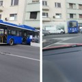 Neverovatan prizor u strogom centru Beograda: Pola autobusa viri iz zgrade na Zelenom vencu