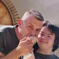 Otac heroj iz Kragujevca Slaviša nije dozvolio da Lokica ostane u domu! Njihova borba i ljubav traju već 21 godinu