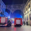 "Osetili smo jak miris dima, nastala je panika": Prve slike i snimci požara iz Knez Mihailove: Stanari izleteli napolje, dim…