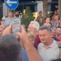 P***o prodana! Nestorovića psuju, skandiraju mu i zvižde na protestu u Beogradu! (video)