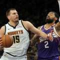 Denver bolji od Finiksa, Jokić na korak od tripl-dabla (video)