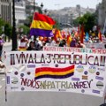 Na protestu u Madridu više hiljada ljudi tražilo republiku i politiku "ne ratu": Kritikovali i kralja Felipea vi (foto)