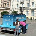 Zbog vrućina na Trgu slobode postavljena cisterna sa pijaćom vodom
