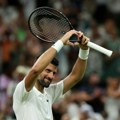 “Nisam razmišljao o predaji, došle su čuvene pilule i uspeo sam da završim”: Novak Đoković izazvao ovacije publike posle…
