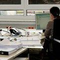 Infostudov presek tržišta rada u prvoj polovini 2025. godine: Manje oglasa, ali bez vozača, prodavaca i zanatlija se i dalje…