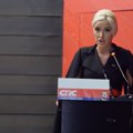 Neumesna objava Ane Grozdanović iz SPS: Šalje očajnički vapaj da se narod ujedini – u bikiniju s bazena