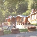 Najbolji leskovački folkloraši iz KUD-a“Penzioner“ na nagradnom odmoru u Sisevcu LESKOVAČKO ORO U PORTI VALELPNOG MANASTIRA…