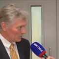 Peskov o Trampovom razočarenju: Starmer nije Čerčil, Makron nije De Gol!