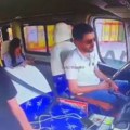 Težak udes u Turskoj: Vozač autobusa zaspao za volanom, pa udario u zid! Povređeno najmanje sedam osoba (video)