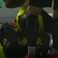 (VIDEO) Heroj dana: Ovusu ušao sa klupe pa napravio spektakl!