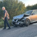 BMW slupan, delovi automobila rasuti po putu: Slike saobraćajke kod Pančeva lede krv