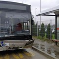 Jeziv udes u Nišu: Autobus udario u automobil koji je pokosio putnike na stanici