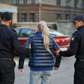 Uzela kost iz supe i umlatila ga od batina: Posvađao se sa ženom oko politike, njoj pao mrak na oči, policija je jedva…