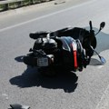 Oboren motociklista (36): U udesu "zaradio" prelom noge, prevezen u Urgentni centar