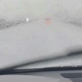 Haos u Šumadiji, na putu opšti kolaps Grad bije, na putu potoci, ljudi ne mogu ni makac (video)