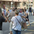 Grupa studenata u blokadi i građana ispred Policijske stanice "29. novembar"