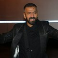 Ova svetska faca je ispromovisala našeg pevača: Svi su u šoku gledali šta radi, dok se orio Fazlijin hit