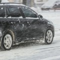 Dok se mi kuvamo, u ovoj zemlji pao sneg Temperature pale ispod nule