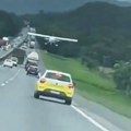Mali avion se srušio na automobil na Floridi: Sedam osoba povređeno, među njima i četvoro dece