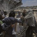 IDF: Iz aviona bačeno 106 paketa pomoći Gazi iz više zemalja