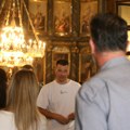 (Foto) Viktor Savić u crkvi na veliki praznik: Glumac sam - Pomolio se, pa zapalio sveće