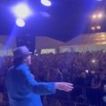 Spektakl za više od 18.000 ljudi! Haris Džinović u Voloderu u Hrvatskoj skupio deset puta više publike od broja građana!