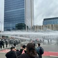Vodeni top i suzavac na demonstrante Evo kako se briselska policija obračunava sa učesnicima protesta (foto)