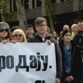 (ВИДЕО) "Ацо, Србине" одјекивало из Ћациленда током 16 минута тишине испред Скупштине