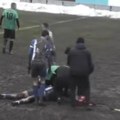 Судија спречио трагедију на терену! Драматичне сцене у комшилику - помоћни арбитар спасао живот фудбалеру после језивог…