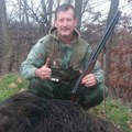 Ловци из Вранеша одстрелили дивљег вепра: После сарадње са псима гоничима, Горан Марковић опалио хитац