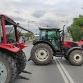 Šumadija pod opsadom traktora: 110 mašina blokiralo put, poljoprivrednici ostaju preko noći