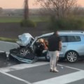 Од силине судара отпала врата аутомобила! Тешка саобраћајна несрећа на путу Ковин - Смедерево: Стварају се гужве, погледајте…