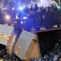 "Ratna zona" u centru grada Tužne slike iz Beograda nakon jučerašnjeg studentskog protesta na Slaviji: zapaljeni kontejneri…