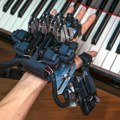 (Video) Japanska inovacija koja pomera granice u muzici: Robotska rukavica ubrzava sviranje klavira i podiže virtuoznost na…