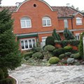 Pevač ima kuću na Bežanijskoj kosi od 330 kvadrata, najraskošnija je u Beogradu: dve garaže, bazen i prelepa bašta