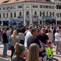 Više desetina Čačana dočekalo studente koji biciklima putuju po Srbiji