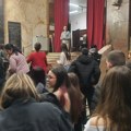 Glumci pokrenuli peticiju “Vratimo Veliku scenu Pozorišta mladih!”, publika ih podržala