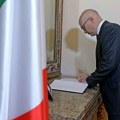 Ministar Vučević se upisao u knjigu žalosti povodom smrti Silvija Berluskonija