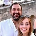 (Video) Obučeni u belo, slave ljubav: Goran Bogdan i Jovana Stojiljković na svadbi zaljubljeni do ušiju, ne skidaju osmeh