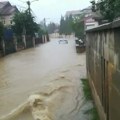 Beogradsko naselje ponovo potopljeno: Automobili zaglavljeni u vodi, a stanovnici kipte od besa (foto)