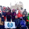 Osvojili vrh šiljak: Paraćinski „Javorak“ među učesnicima akcije „Božićni uspon na Rtanj“ (foto)