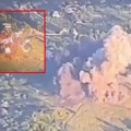 Rusi sravnili pola sela u jednom napadu: Novi užasavajući snimak sa fronta monstruozna bomba pukla i treći put (video)